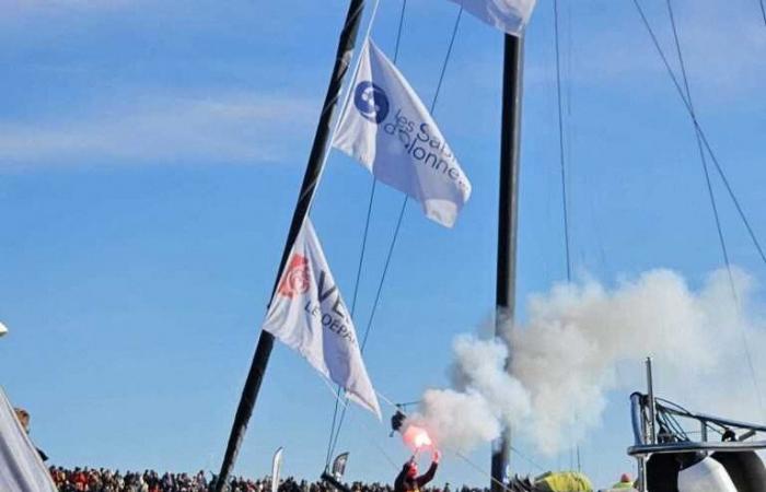 Diretto. Charlie Dalin, vincitore del Vendée Globe 2024, risale il canale a Les Sables-d’Olonne