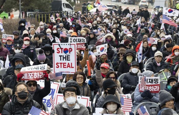 La Corea del Sud tenta nuovamente di arrestare il presidente, migliaia di sostenitori davanti al palazzo