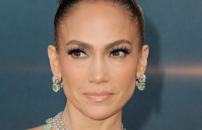 Jennifer Lopez avrebbe ceduto al fascino di Kevin Costner