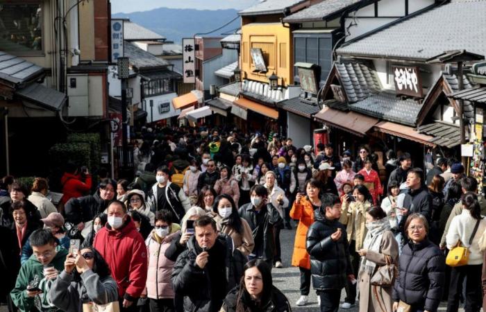 In Giappone, di fronte al sovraffollamento turistico, Kyoto aumenta drasticamente le tasse turistiche