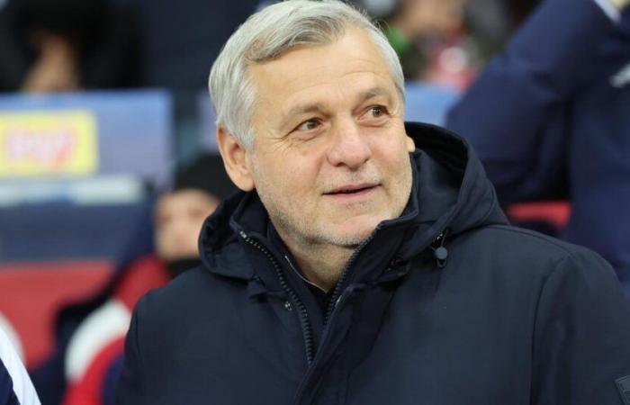 “Orgoglioso” della qualificazione del Lille, Bruno Genesio si congratula con il suo portiere Mannone