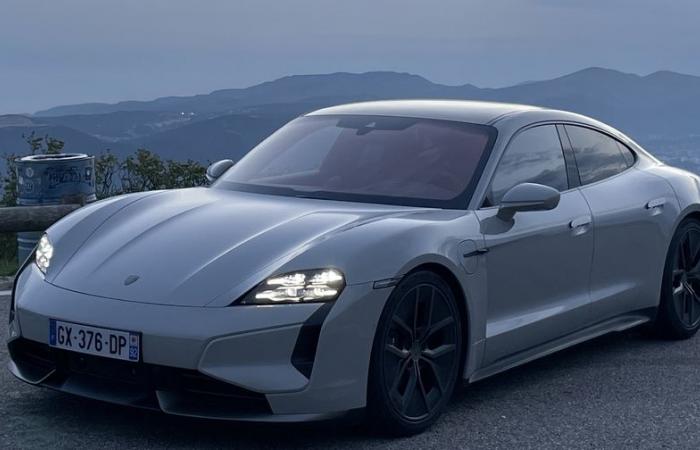 Porsche vende meno a causa delle auto elettriche e della Cina