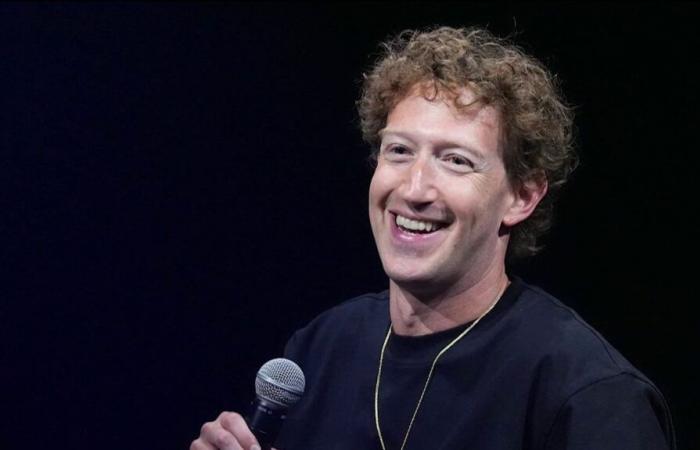 Mark Zuckerberg effettua una virata di 180°