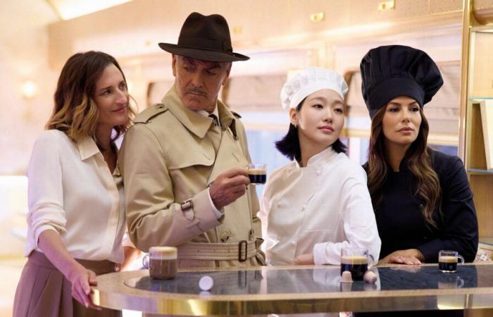 Escluso. George Clooney alla ricerca del caffè perduto nella nuova campagna Nespresso, insieme a Eva Longoria, Camille Cottin e Kim Go Eun