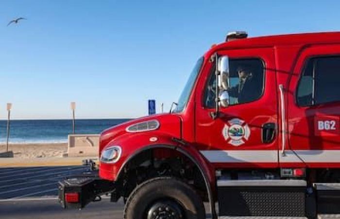 NELLE IMMAGINI | Incendi di Los Angeles: la spiaggia di Malibu si trasforma in villaggio per i vigili del fuoco