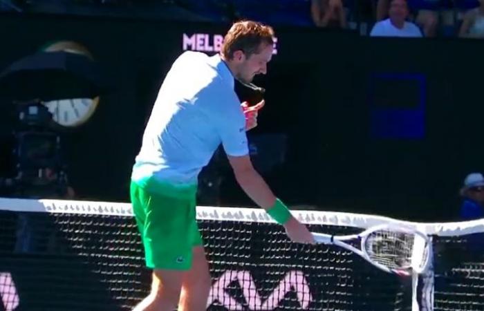 Tennis. Australian Open – Imbarazzato dal 418esimo, Daniil Medvedev ha colpito la camma della rete