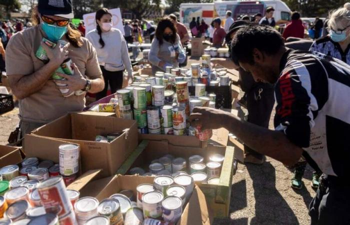 dopo gli incendi, i centri di donazione sono stati sopraffatti