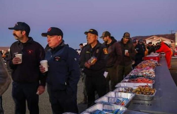 NELLE IMMAGINI | Incendi di Los Angeles: la spiaggia di Malibu si trasforma in villaggio per i vigili del fuoco