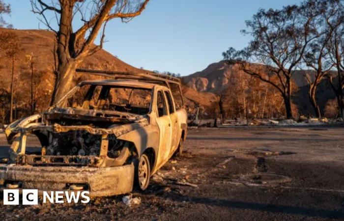 Los Angeles si prepara a venti più forti mentre gli incendi continuano a bruciare