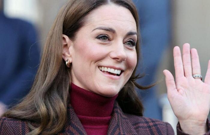 Cos’è l’anello dell’eternità che ha sostituito l’anello di fidanzamento al dito di Kate Middleton?