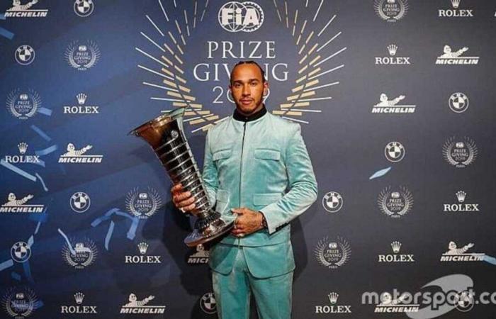 Il campione di F1 Lewis Hamilton cambierà nome