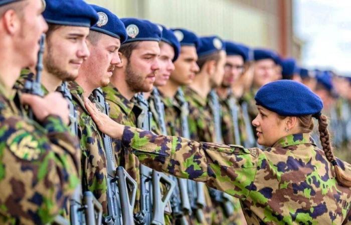 Una giornata militare obbligatoria per le donne