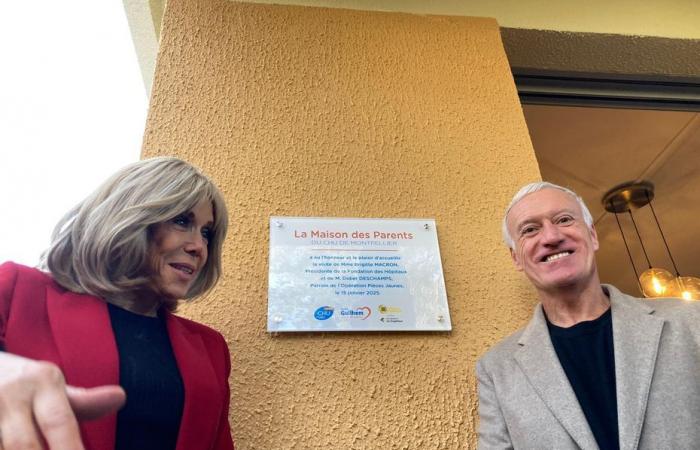 Brigitte Macron e Didier Deschamps in visita alla Casa dei Genitori dell’Ospedale Universitario di Montpellier per l’operazione Monete Gialle