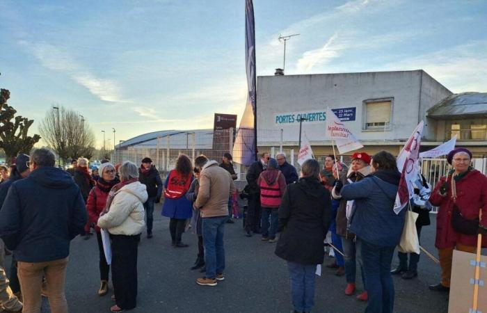 Un comitato di accoglienza di scontenti per Christelle Morançais, in un liceo della Vandea