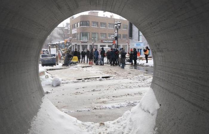 Commercianti del Quartiere Latino esasperati per l’ennesima chiusura di rue Saint-Denis