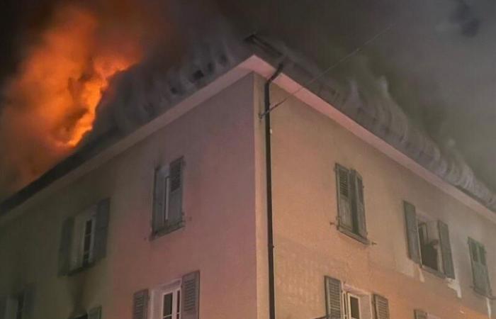 due persone ricoverate in ospedale dopo un incendio