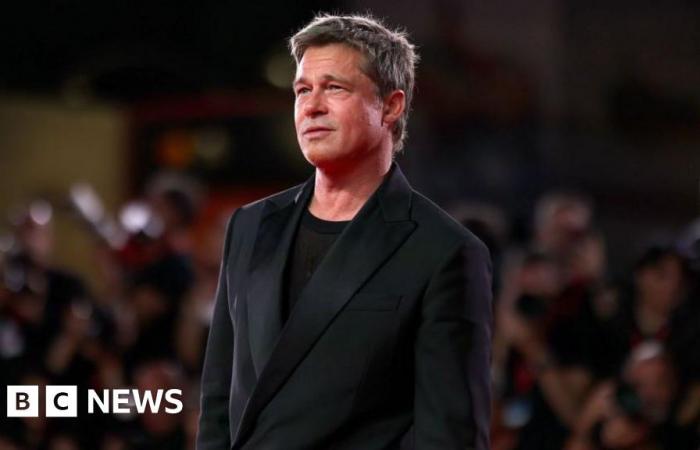 Una donna francese ingannata dall’intelligenza artificiale Brad Pitt viene presa in giro online