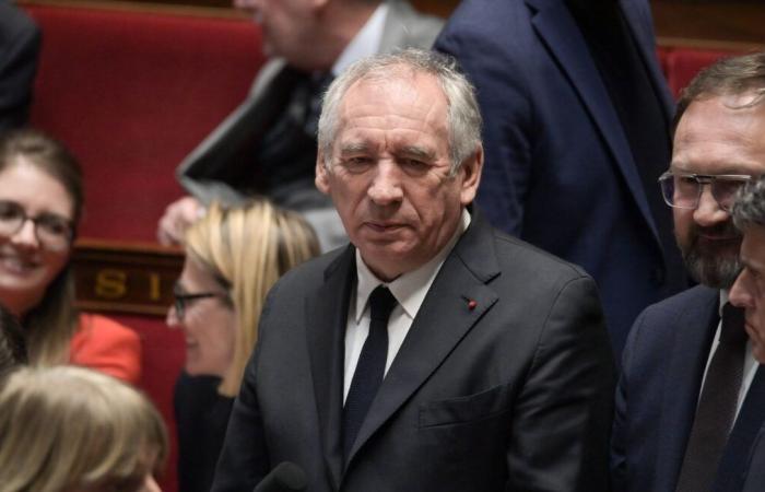 Dalla LFI alla RN, foto e brevi frasi dopo la grande presentazione orale di François Bayrou all’Assemblea nazionale