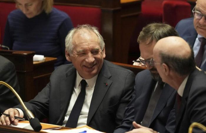 Le azioni di François Bayrou per convincere i socialisti