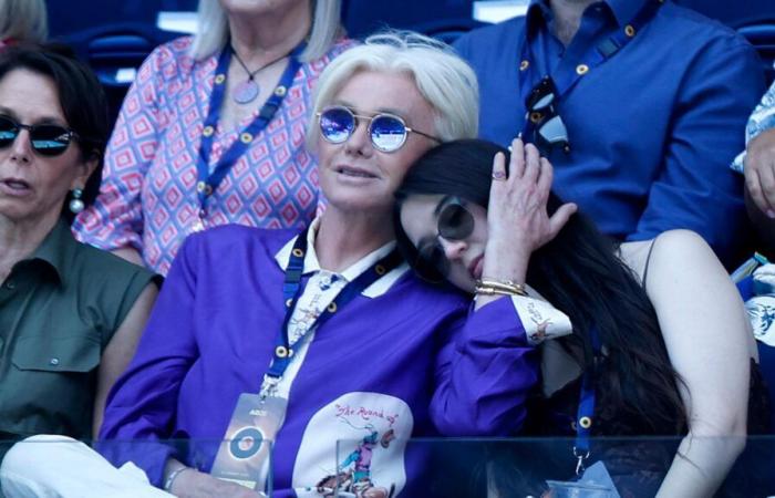 L’ex Deborra-Lee Furness è confortata dalla figlia Ava