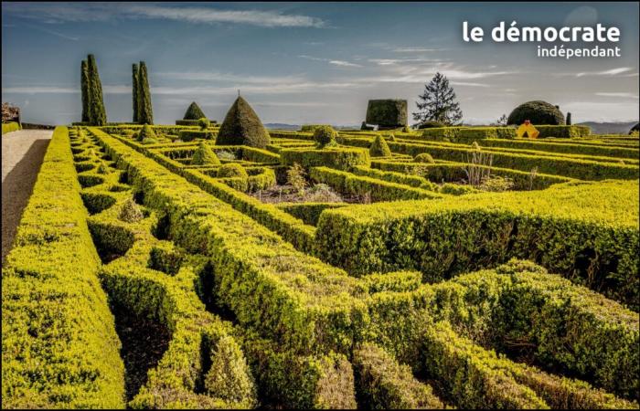 Dordogna. Il giardino di un castello tra i 20 più belli di Francia