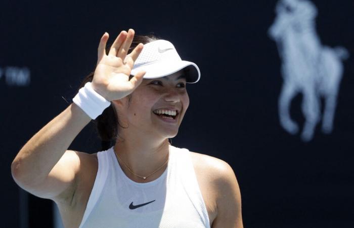 Emma Raducanu affronta la potenza di Amanda Anisimova in uno scontro ad alto rischio agli Australian Open.