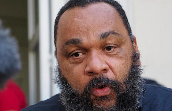 Dieudonné parteciperà alla cerimonia religiosa nonostante gli arresti domiciliari