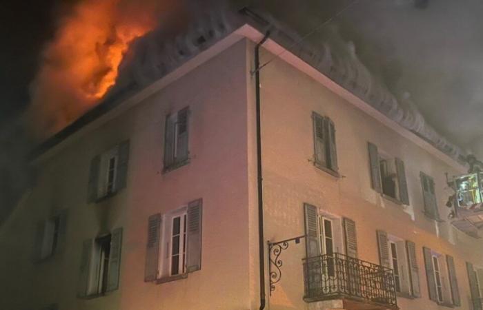 due persone portate in ospedale dopo l’incendio