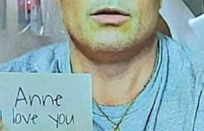 Dietro la vicenda del “falso Brad Pitt”, la crudele meccanica delle truffe sentimentali