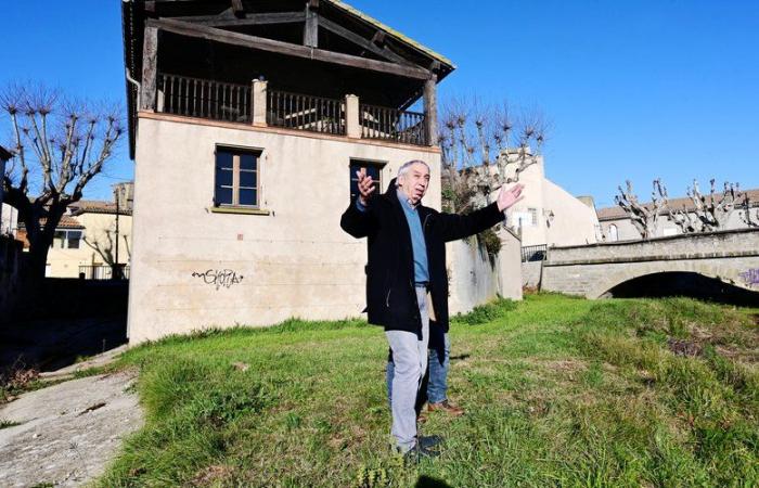 a Villegailhenc, convinto di poter far fronte al rischio di inondazioni, un residente vuole evitare la distruzione della sua casa