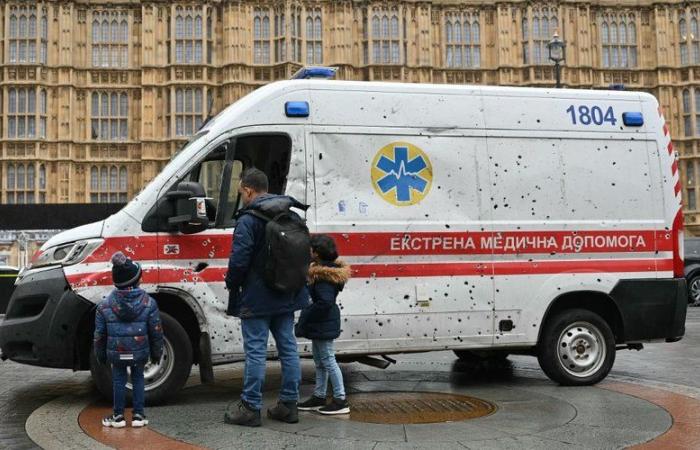 perché un’ambulanza, crivellata di proiettili, di ritorno da Kharkiv, andrà in tournée in Francia?