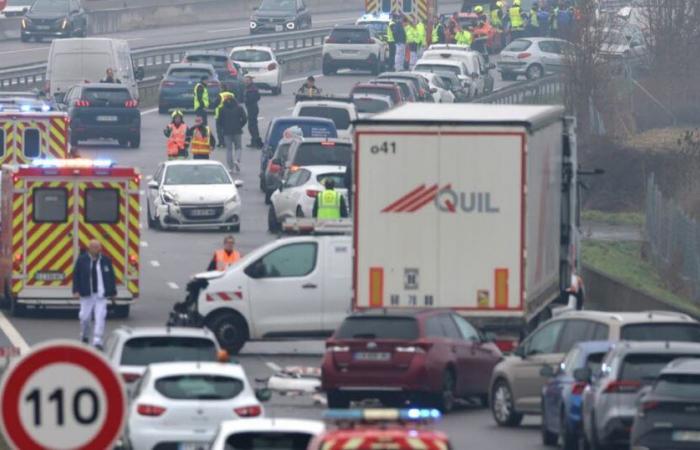 1 morto e 18 feriti, racconto di una mattinata caotica sulle strade