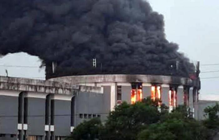 i sospettati arrestati dopo l’incendio in Parlamento sono vicini al presidente dell’Assemblea