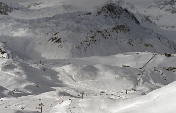 In Savoia, due sciatori fuoripista trascorrono la notte bloccati a 2.300 m di altitudine vicino alla Val d’Isère