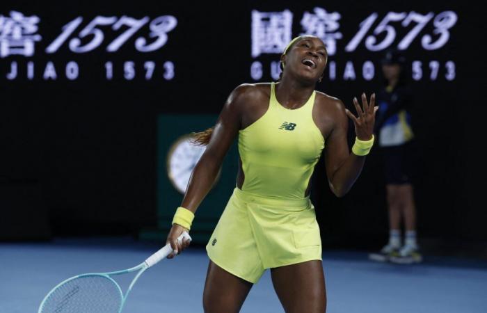 Coco Gauff lotta contro Jodie Burrage per mantenere la sua corsa perfetta agli Australian Open.