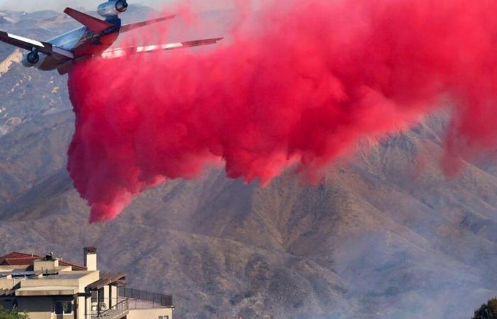 Cos’è questo liquido rosa fluorescente caduto sugli incendi di Los Angeles?