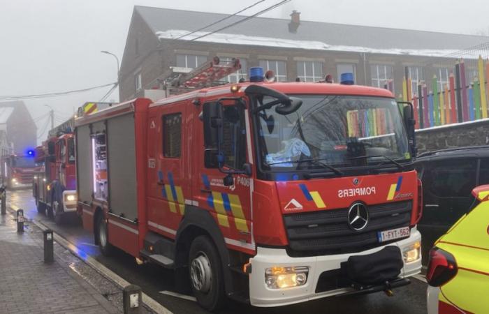 È scoppiato un incendio alla Aubel Free School