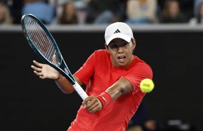 Learner Tien batte Daniil Medvedev in uno straordinario sconvolgimento dell’Australian Open vicino alle 3 del mattino a Melbourne