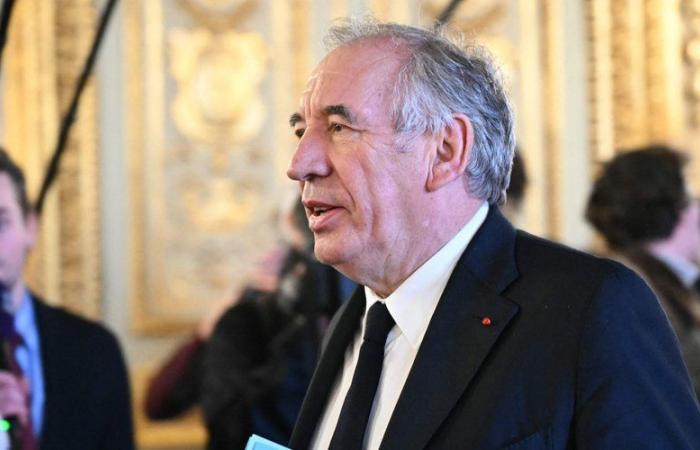 mozione per rovesciare François Bayrou ampiamente respinta