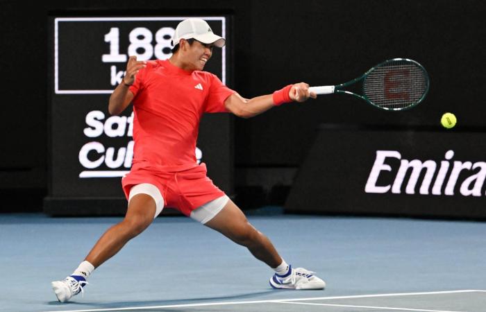 Learner Tien batte Daniil Medvedev in uno straordinario sconvolgimento dell’Australian Open vicino alle 3 del mattino a Melbourne