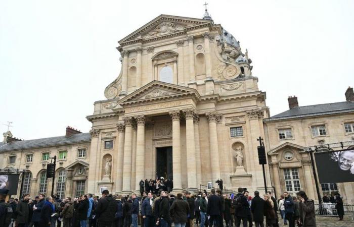 una “cerimonia religiosa e tributo” aperta al pubblico questo giovedì a Parigi