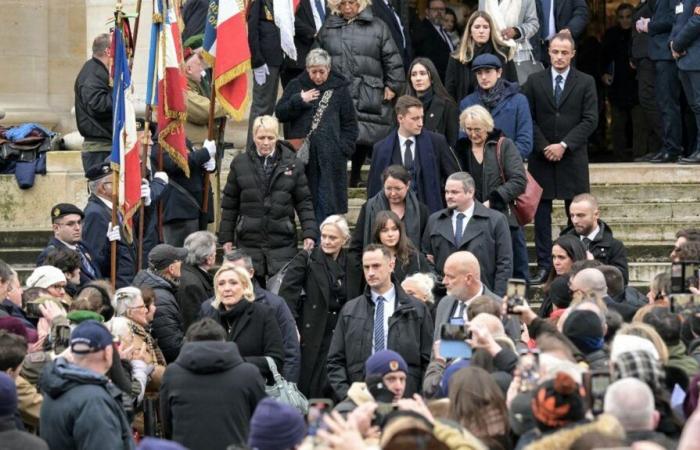 alla messa di omaggio al fondatore del FN, molti volti noti dell’estrema destra francese