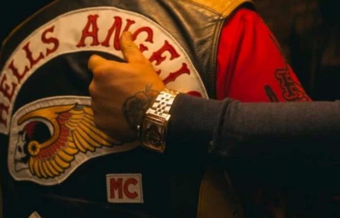 Il combattente di arti marziali Conor McGregor appare con i membri in regola degli Hells Angels, incluso almeno uno del capitolo del Quebec