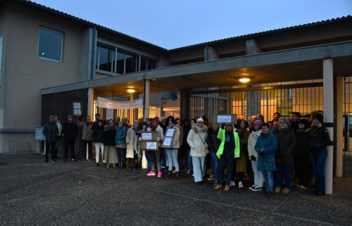 insegnanti e genitori gridano la loro rabbia a Nailloux