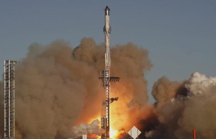 Dopo l’impresa, la nave SpaceX esplode in mille pezzi