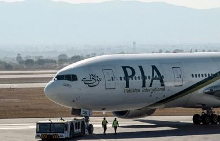 La compagnia aerea pakistana PIA si scusa dopo che la pubblicità mostrava un aereo diretto alla Torre Eiffel