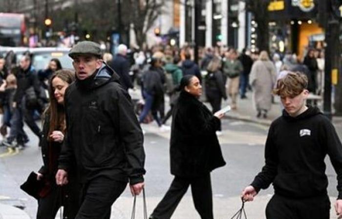 Secondo un sondaggio, i rivenditori del Regno Unito aumenteranno i prezzi in risposta all’aumento delle tasse di bilancio