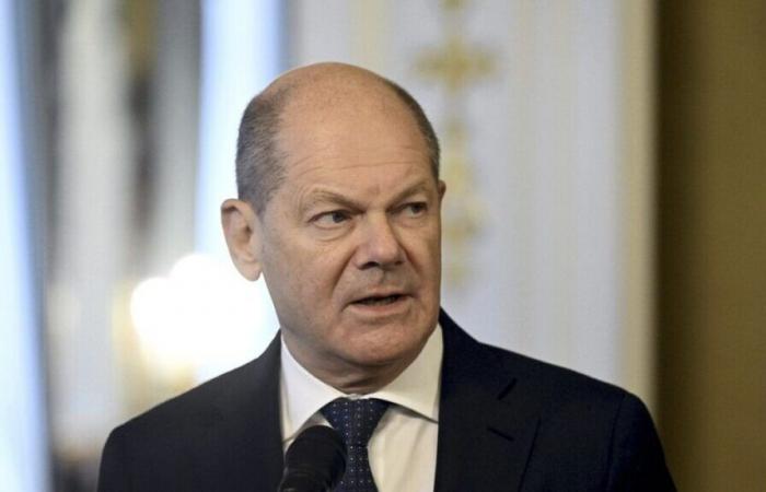 Olaf Scholz sotto accusa per aver bloccato il programma di aiuti all’Ucraina