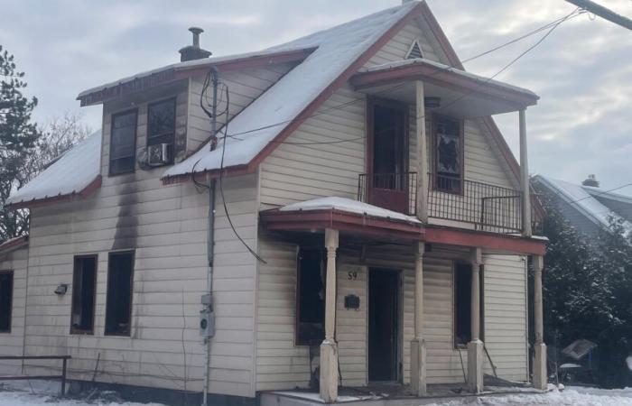 Incendio in una casa disabitata a Saint-Jérôme