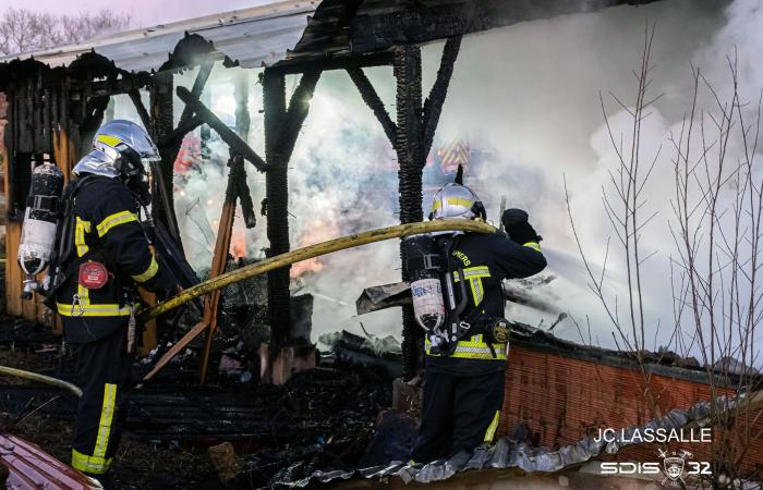 Un edificio agricolo in fiamme a Monclar-d’Armagnac